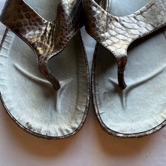 Bandolino Womens Metallic Snake Print Thong Sandals Size 9M - Picture 4 of 8